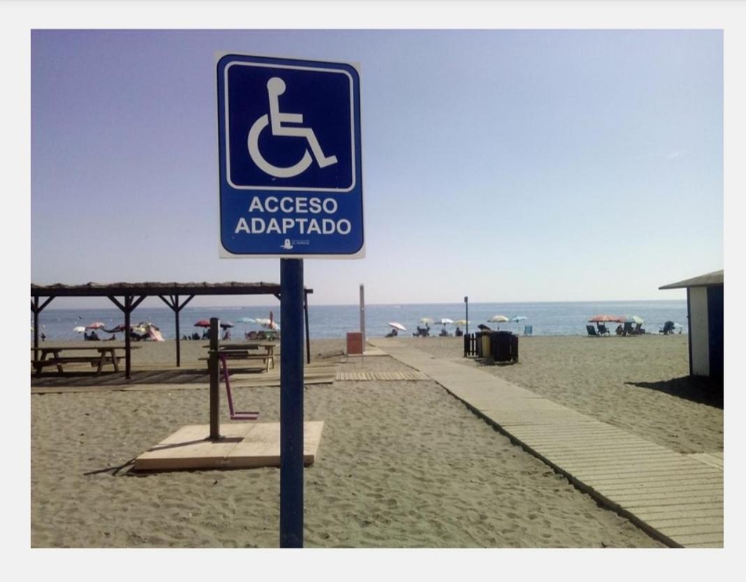 Vistas Al Mar A 40 Metros Playa Homestay *